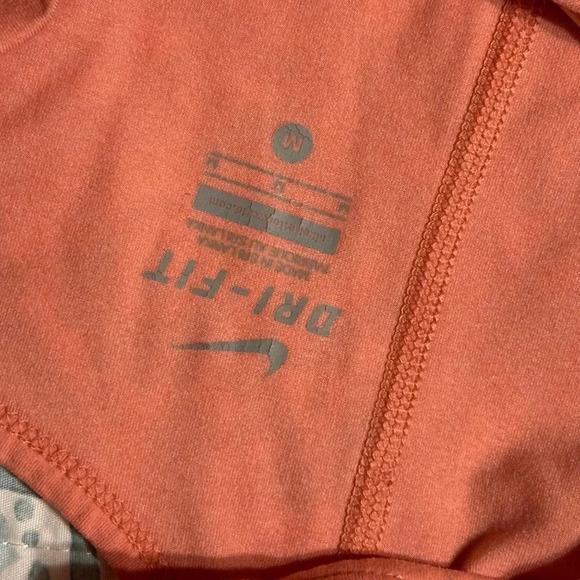 Nike Dri-FIT Salmon Size Medium Tank - Picture 4 of 4